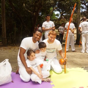 Capoeira ajuda a criança a superar o medo e a testar seus limites